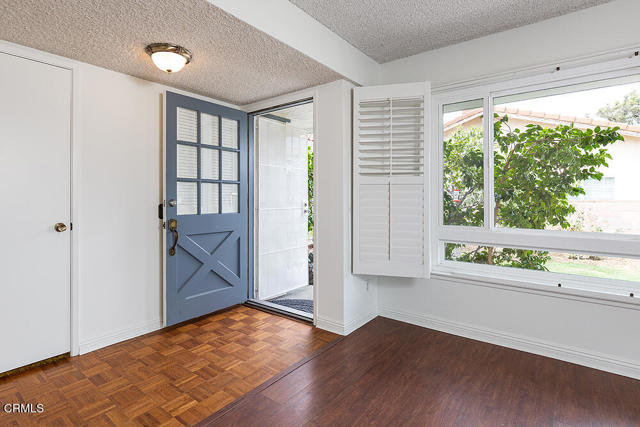 Detail Gallery Image 5 of 27 For 9645 Woodley Ave, North Hills,  CA 91343 - 3 Beds | 2 Baths