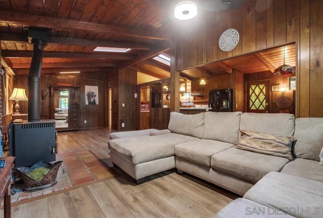 3233 Salton Vista Drive, Julian CA: https://media.crmls.org/mediaz/2575b285-712c-4204-b3c7-0b2508a095d2.jpg