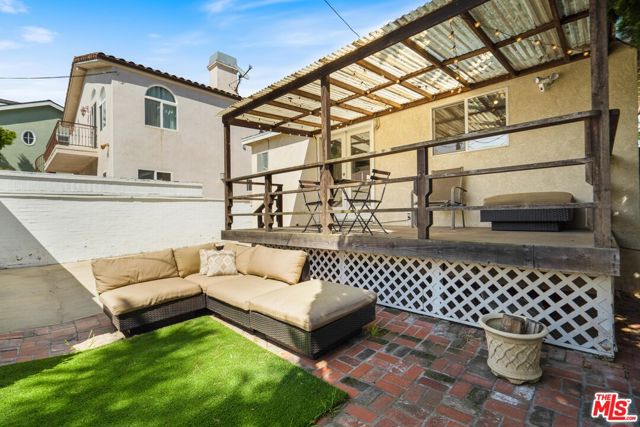 2205 ELM Avenue, Manhattan Beach, California 90266, 2 Bedrooms Bedrooms, ,2 BathroomsBathrooms,Residential,Sold,ELM,22148905