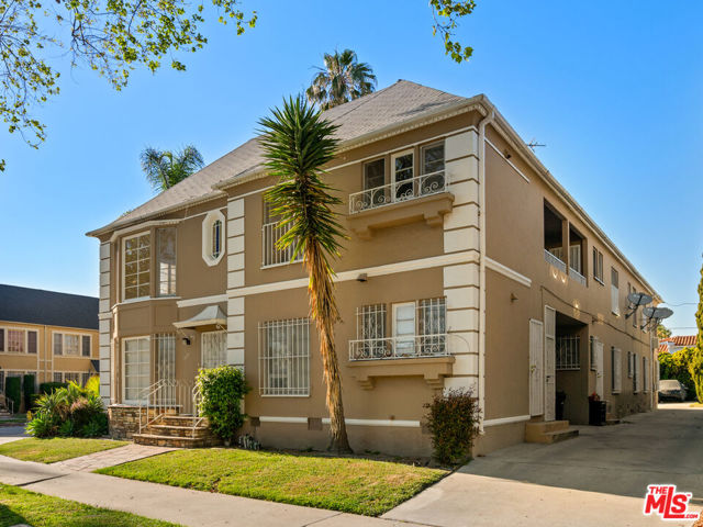4196 5th Avenue, Los Angeles CA: https://media.crmls.org/mediaz/25769d3e-6bdf-4705-86a9-7135702a0d78.jpg