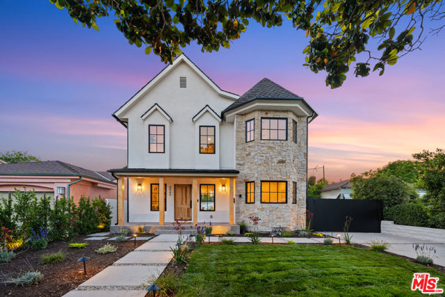 4949 Sancola Avenue, Toluca Lake CA: https://media.crmls.org/mediaz/2576bd71-bddf-499b-a328-166a80e4b2bd.jpg