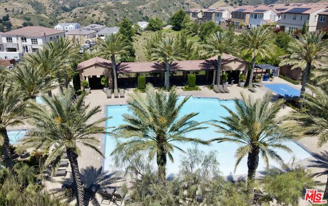 20659 W Beech Circle, Porter Ranch CA: https://media.crmls.org/mediaz/2576cb8f-0724-49a9-adbb-892cff2aa5b9.jpg