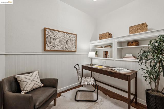 356 Mountain Avenue, Piedmont CA: https://media.crmls.org/mediaz/2576fb92-0577-402f-b4ed-950b5c4a7cd0.jpg