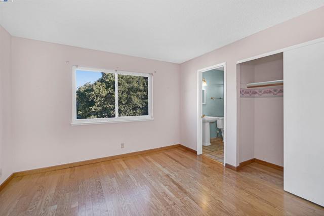3608 Siskiyou Ct, Hayward CA: https://media.crmls.org/mediaz/2577066f-5f67-425c-b382-2c63671b2d33.jpg