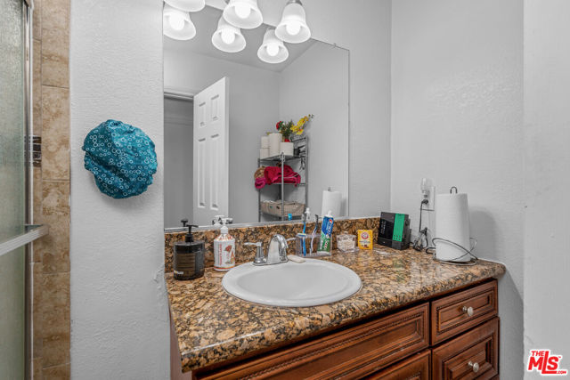 7442 Vineland Avenue, Sun Valley CA: https://media.crmls.org/mediaz/25771930-aced-496a-ad56-9dd55ac233f9.jpg