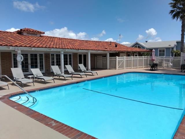 6503 Friendly Place, Carlsbad CA: https://media.crmls.org/mediaz/2577447b-f050-4e9e-83c7-2d5df87fad86.jpg