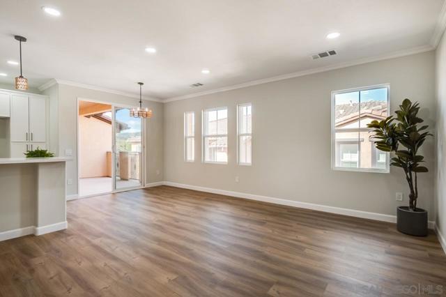 12665 Creekview Dr, San Diego CA: https://media.crmls.org/mediaz/25778bc8-db15-4067-8b62-1180ac562e43.jpg