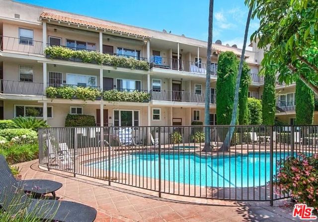 11670 W Sunset Boulevard, Los Angeles CA: https://media.crmls.org/mediaz/257824f3-d532-4f41-846a-903e2d230cce.jpg