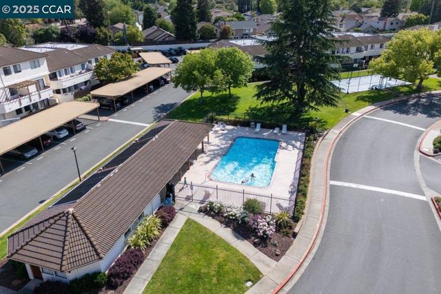 5050 Valley Crest Dr, Concord CA: https://media.crmls.org/mediaz/257825ad-72c3-4b22-a61b-ed24b85712f2.jpg