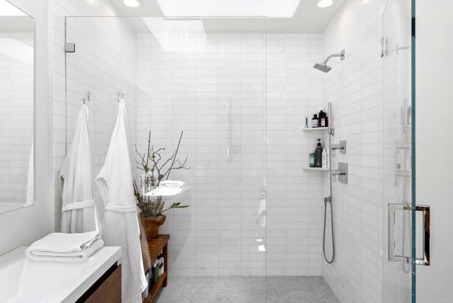 Detail Gallery Image 11 of 31 For 1370 Neptune Ave, Encinitas,  CA 92024 - 4 Beds | 4/1 Baths