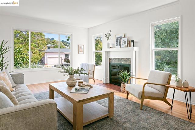 1009 Richmond st, El Cerrito CA: https://media.crmls.org/mediaz/2578d6f5-9d58-4ad4-985b-3e9ebe1837eb.jpg