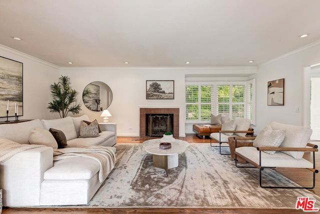 2541 Park Oak Drive, Los Angeles CA: https://media.crmls.org/mediaz/25791953-46df-4c9d-92c3-b59dbe8468fa.jpg