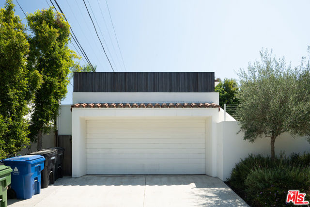 546 N Mccadden Place, Los Angeles CA: https://media.crmls.org/mediaz/2579bc27-41bf-42b9-bcf4-b7e4c545510c.jpg