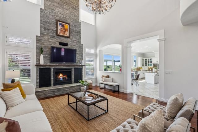 3879 Blackstone Ct, Castro Valley CA: https://media.crmls.org/mediaz/2579bf80-2f89-4267-a4ba-b6dc5cd844cf.jpg