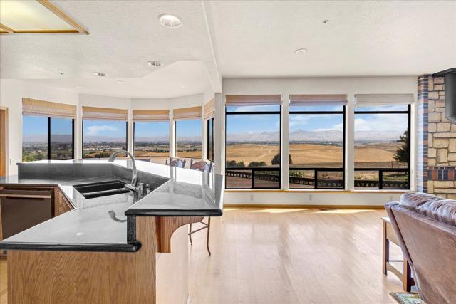 275 Nicholson Drive, Hollister CA: https://media.crmls.org/mediaz/257ac0d8-9ff0-4e4e-b0d3-7c6d1c62cb04.jpg