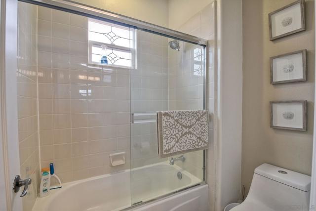 993 Hawthorne Creek Dr, Chula Vista CA: https://media.crmls.org/mediaz/257b46d5-85aa-4f83-a46b-239fb74c061e.jpg