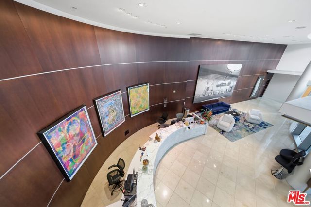 13700 Marina Pointe Drive, Marina del Rey CA: https://media.crmls.org/mediaz/257b93b9-6e60-4fb0-957a-d3a91024c275.jpg