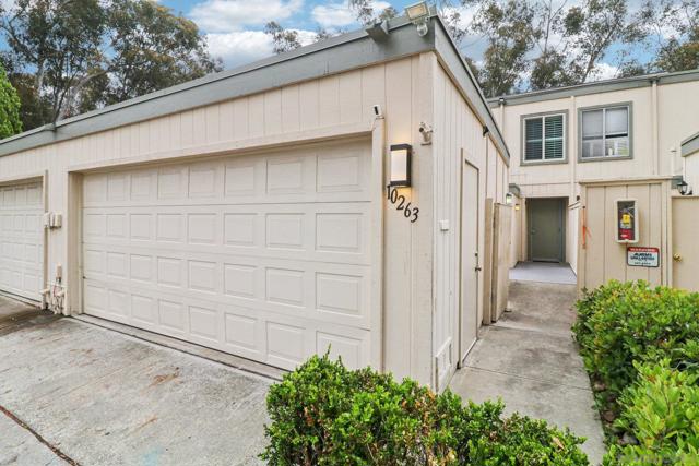 10263 Caminito Toronjo, San Diego CA: https://media.crmls.org/mediaz/257bc316-acb7-4356-bf08-879e3494501d.jpg