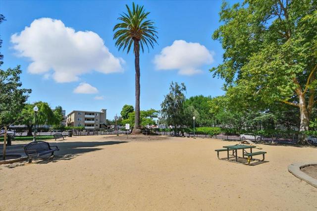 1019 Riverton Drive, San Carlos CA: https://media.crmls.org/mediaz/257c8455-de39-4b87-8578-681aa82816f8.jpg