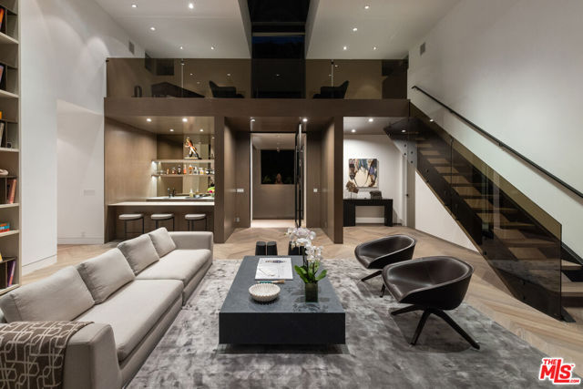 9405 Sierra Mar Place, Los Angeles CA: https://media.crmls.org/mediaz/257cc635-9693-4fe4-bc14-9a85517f639a.jpg