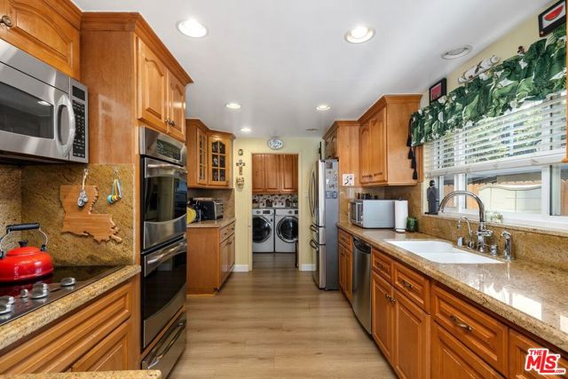 5550 W 63rd Street, Los Angeles CA: https://media.crmls.org/mediaz/257e3ec9-24d6-475b-8d11-4b086ac361a7.jpg