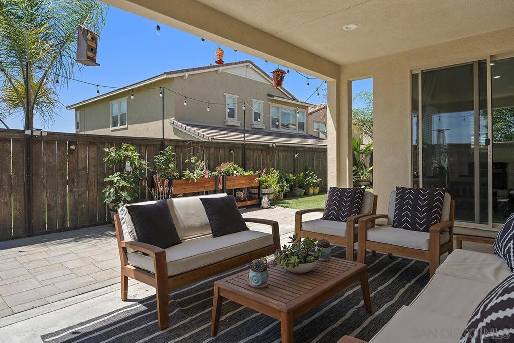 https://media.crmls.org/mediaz/257f6270-b5de-4b21-91c3-bc45e294b847.jpg?preset=X-Large
