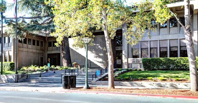 11 Mayflower Lane, San Carlos CA: https://media.crmls.org/mediaz/257ffbd5-a7d2-404b-b115-03b55895f991.jpg