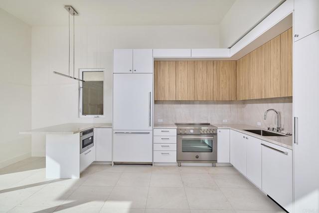 Detail Gallery Image 4 of 12 For 3903 Haines, San Diego,  CA 92109 - 5 Beds | 5 Baths