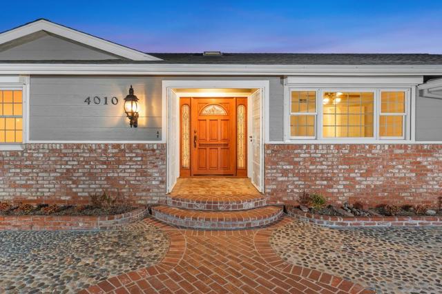 4010 Paducah Dr, San Diego CA: https://media.crmls.org/mediaz/2580b57a-f9fe-43e9-b6b5-fd05764059e1.jpg