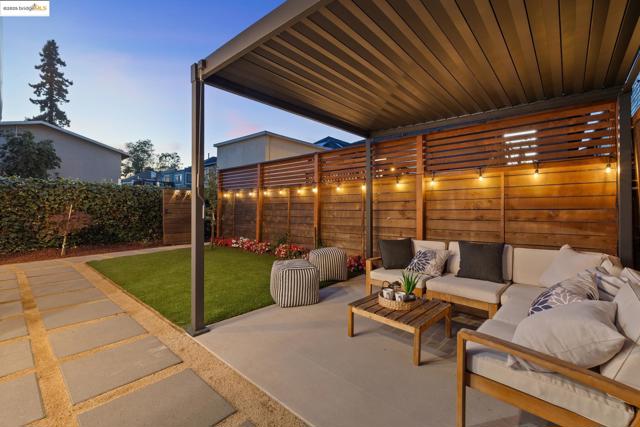 737 61st St, Oakland CA: https://media.crmls.org/mediaz/258132cf-7cdd-48ea-9f87-9165f3d71d2b.jpg