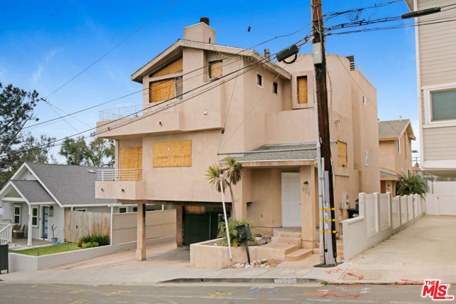 615 11th Street, Hermosa Beach, California 90254, ,Residential Income,For Sale,11th,25496133