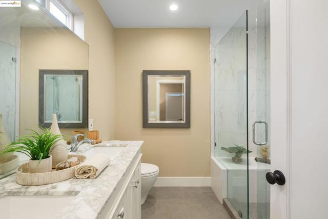 6528 Dover St, Oakland CA: https://media.crmls.org/mediaz/25820369-ea6c-46cb-b868-a19d54c66758.jpg