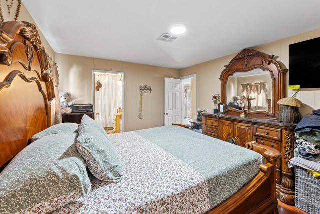 436 N Mercy Springs, Los Banos CA: https://media.crmls.org/mediaz/25822ad8-85be-4264-801e-5702b1afffcd.jpg