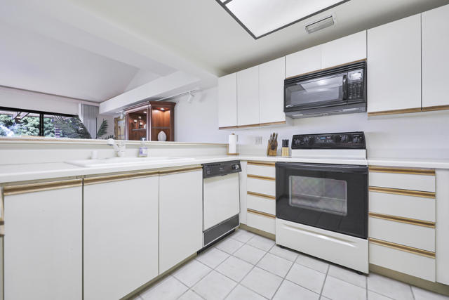 77576 Woodhaven Dr. N Drive, Palm Desert CA: https://media.crmls.org/mediaz/258361a9-d493-4c6a-8bd6-9a2fd275b55d.jpg