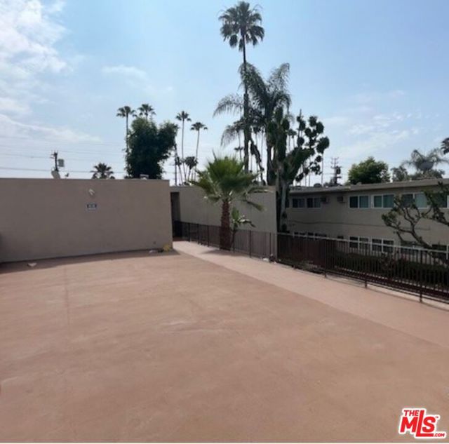 8615 Balboa Boulevard, Northridge CA: https://media.crmls.org/mediaz/2583c280-7b06-47e0-945d-d112bd1a399a.jpg