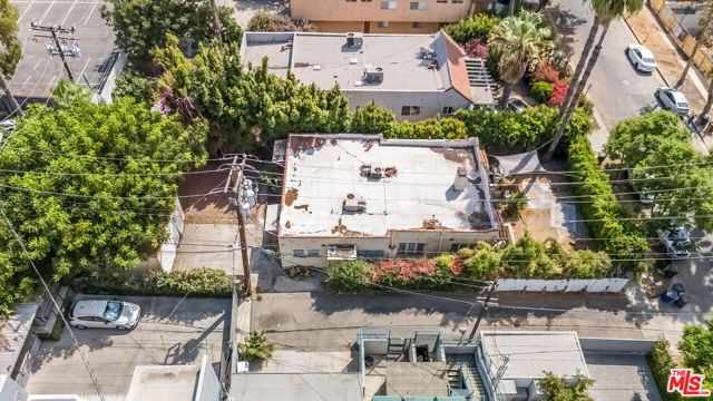 1052 North Martel Avenue photo 4