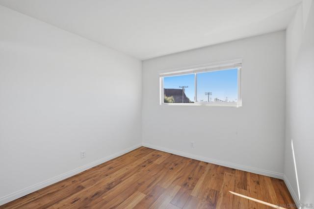 Image 14 of 23 For 4875 Cole St  69