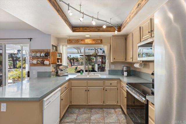 Detail Gallery Image 17 of 54 For 819 Corte Merano, Escondido,  CA 92026 - 3 Beds | 2 Baths