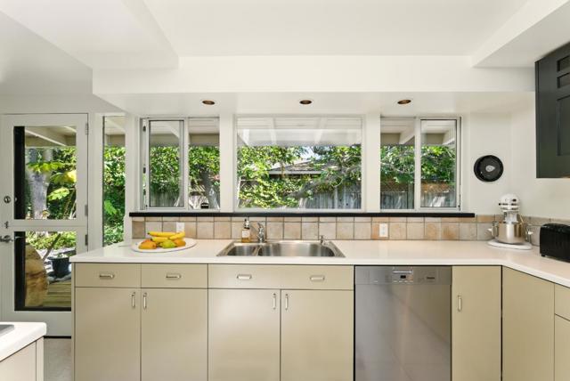 964 Colonial Lane, Palo Alto CA: https://media.crmls.org/mediaz/25850f60-0999-4038-ad13-72f4a2e9fb41.jpg