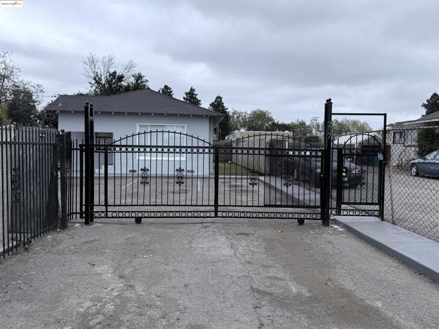 257 Smalley Ave, Hayward CA: https://media.crmls.org/mediaz/258569c5-eede-4d0d-be5f-90da5452065c.jpg