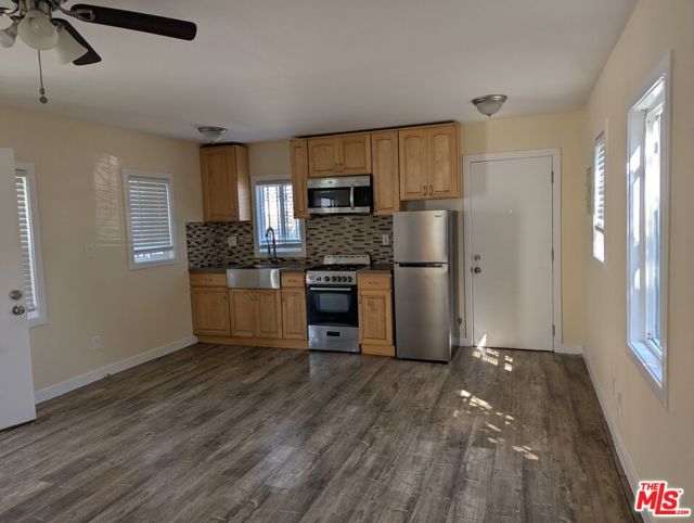 613 E 83rd Street, Los Angeles CA: https://media.crmls.org/mediaz/25860b9c-d7d8-4756-a970-64cf132fbd2d.jpg