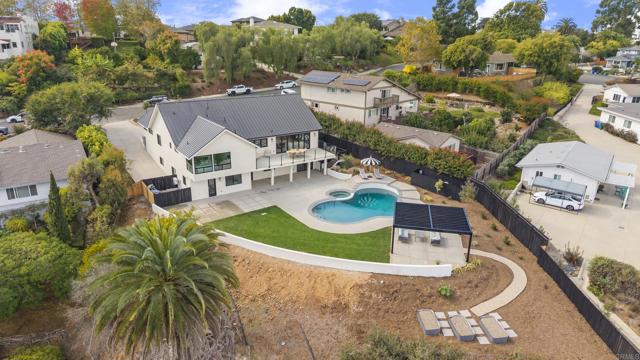 Detail Gallery Image 17 of 42 For 3920 Holly Brae, Carlsbad,  CA 92008 - 6 Beds | 5 Baths