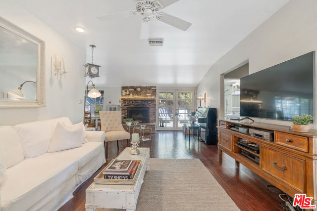 17503 Runnymede Street, Lake Balboa CA: https://media.crmls.org/mediaz/2586554e-3b29-4864-8184-d7d960632d0a.jpg
