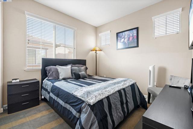 248 Alta St, Brentwood CA: https://media.crmls.org/mediaz/2586c199-0bbc-4c54-aa85-a4573bf3c516.jpg