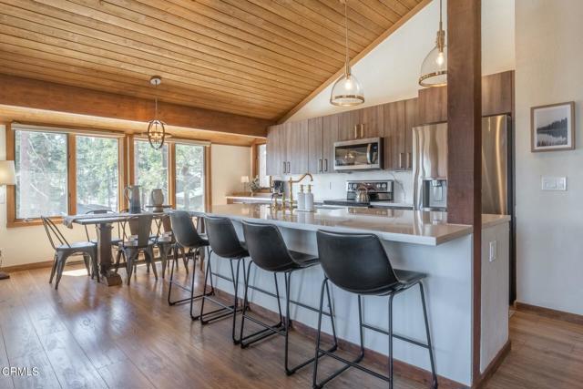435 Lakeview Boulevard, Mammoth Lakes CA: https://media.crmls.org/mediaz/2586c3d4-aebe-413c-b5e1-a50a9c021131.jpg