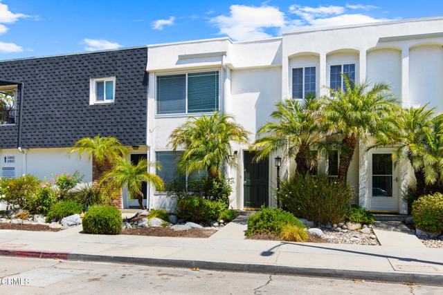 Detail Gallery Image 1 of 25 For 10801 Blix St #2,  North Hollywood,  CA 91602 - 2 Beds | 1/1 Baths