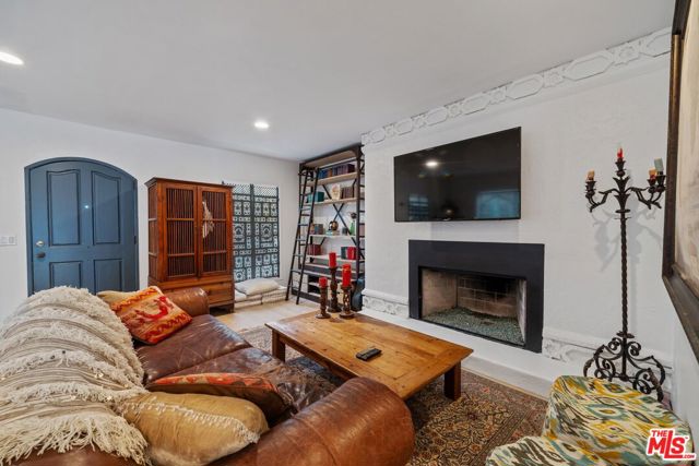 2116 3rd Street, Santa Monica CA: https://media.crmls.org/mediaz/258797d8-4c8c-45d8-8e96-e3dca63c4c0b.jpg