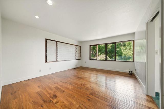 16190 Maya Way, Los Gatos CA: https://media.crmls.org/mediaz/2587a3f9-7609-4c5f-b975-4b7a5372048a.jpg