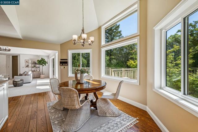 22 Ranger Ct, Alamo CA: https://media.crmls.org/mediaz/2587d967-a3cc-4965-85a9-345f2ee10dd7.jpg