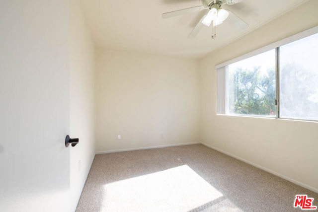18524 Mayall Street, Northridge CA: https://media.crmls.org/mediaz/25880287-4396-4d59-bd94-9970a335179e.jpg